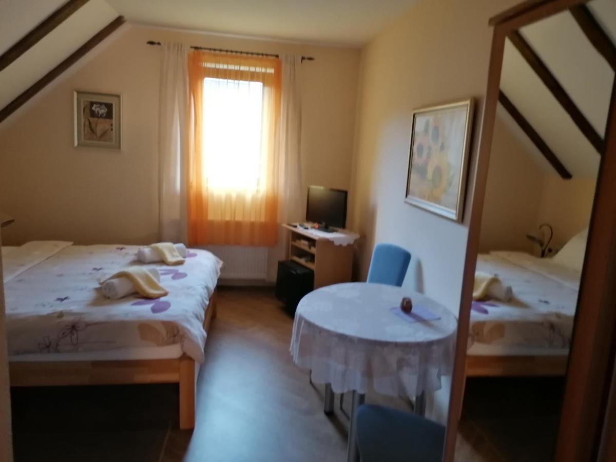 House Izvor Hotel Jezerce Eksteriør billede