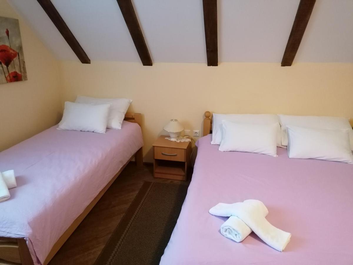 House Izvor Hotel Jezerce Eksteriør billede