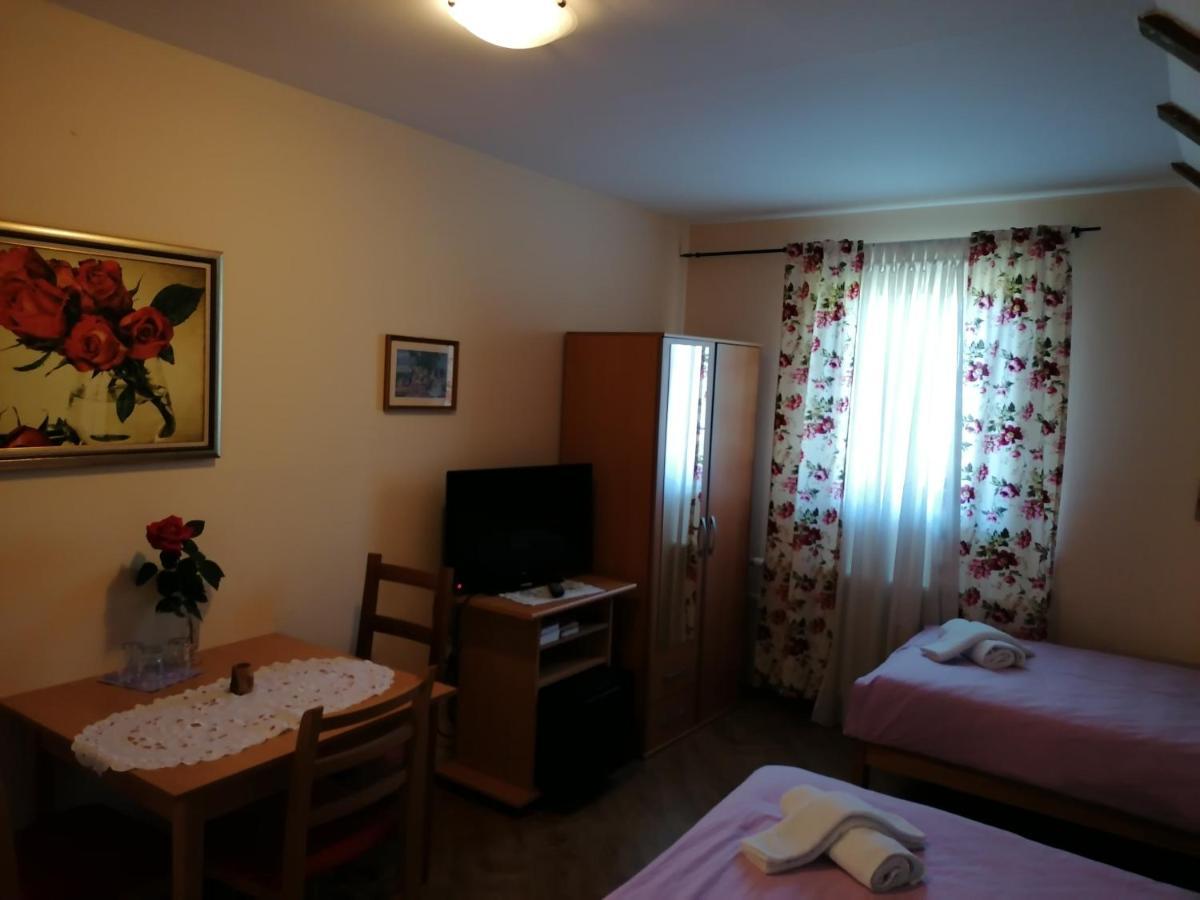 House Izvor Hotel Jezerce Eksteriør billede
