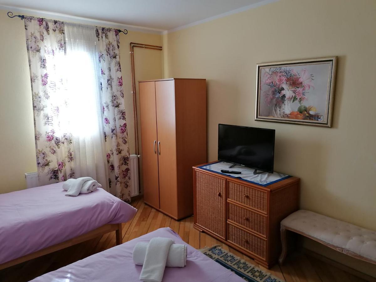 House Izvor Hotel Jezerce Eksteriør billede